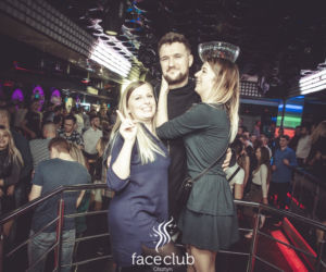 Defis w Face Club. Zdjęcia fanów z wokalistą