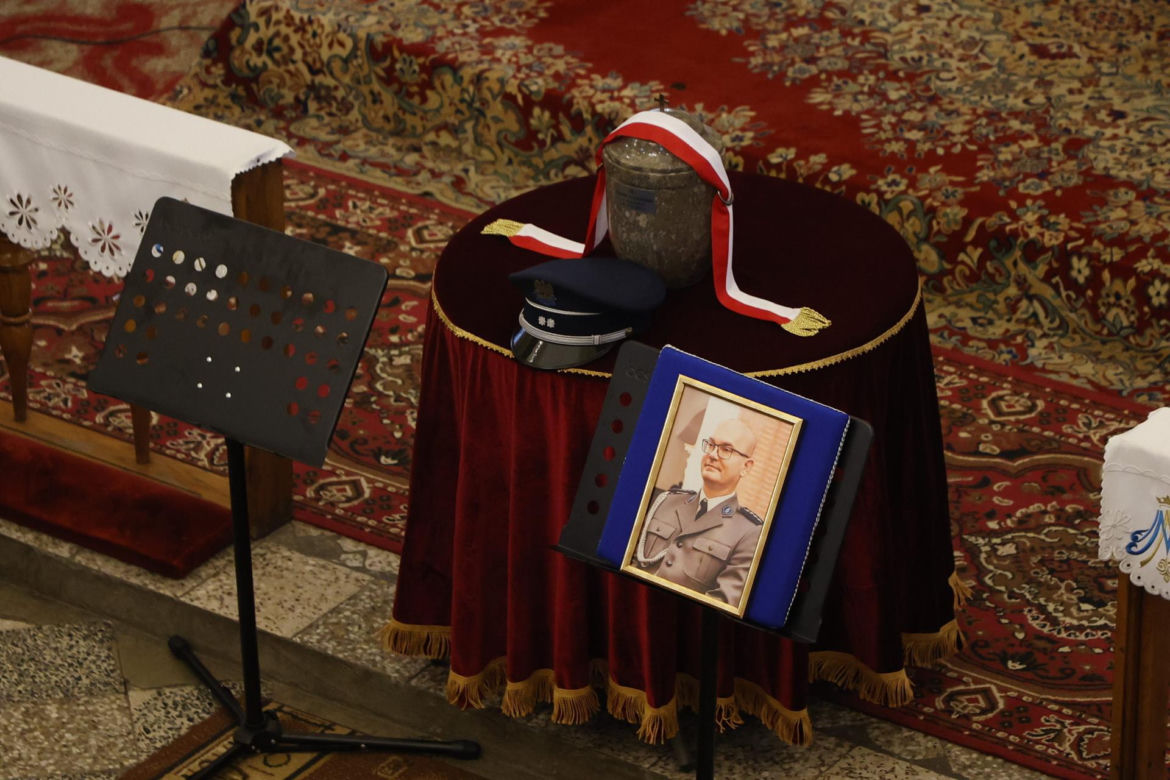 Pogrzeb w Łozinie. Zamordowany policjant Daniel Łuczyński spoczął z honorami 