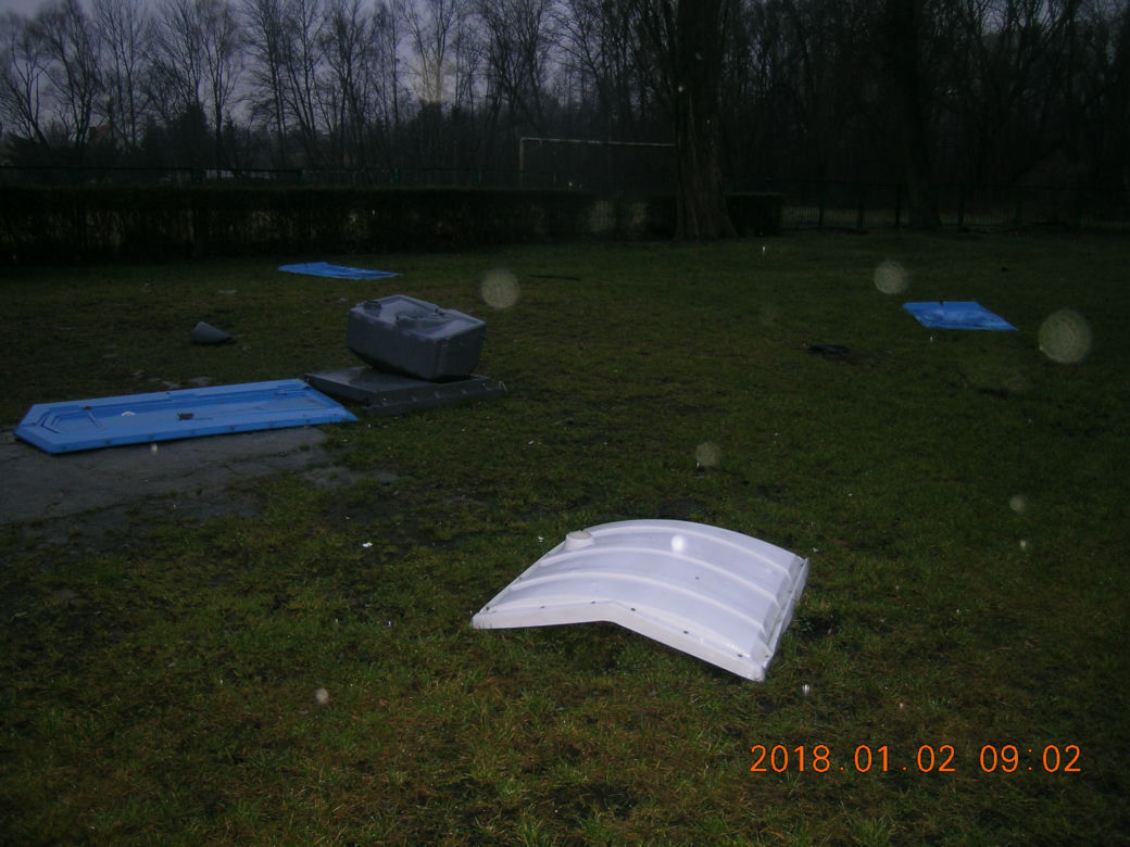 Wandale wysadzili w powietrze przenośną toaletę