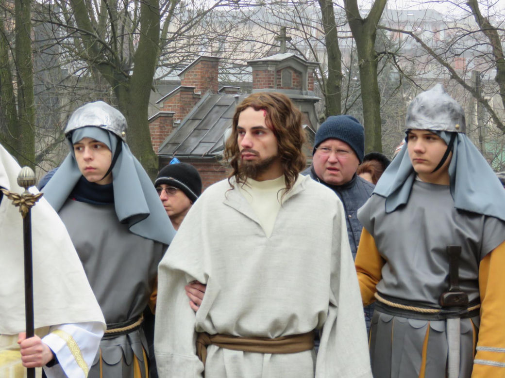 Misterium Męki Pańskiej na kalwaryjskim wzgórzu w Piekarach Śląskich