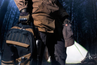 Jak się ubrać na wypadek kryzysu? To nie gruby dres i bluza z poliestru. Ekspert radzi