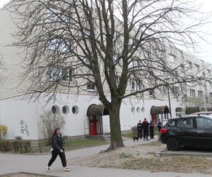 Śmierć seniorów w bloku. Wnuk w szpitalu. „Nikt by się tego nie spodziewał”