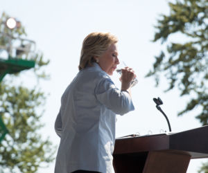 Trump dusi Clinton