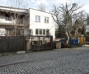 Wiercą Kaczyńskiemu za ścianą