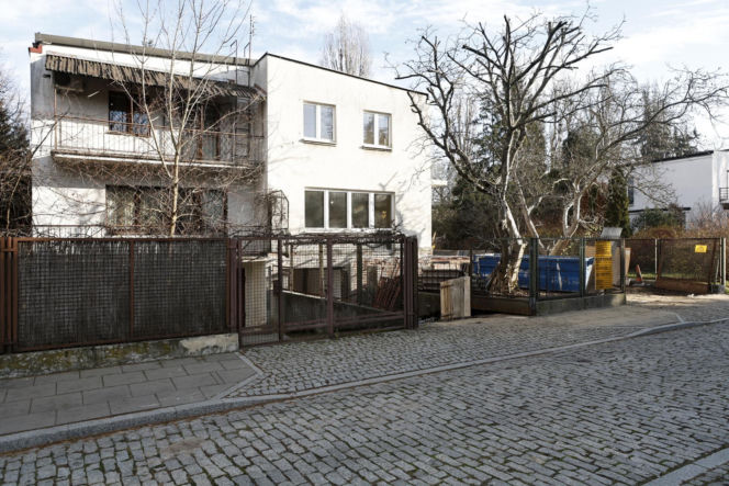 Wiercą Kaczyńskiemu za ścianą