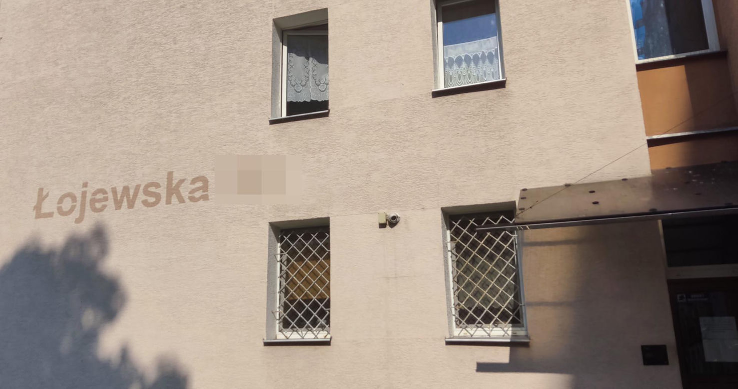  Jej ciało od roku rozkładało się w mieszkaniu. Nikt nie interesował się życiem pani Jolanty