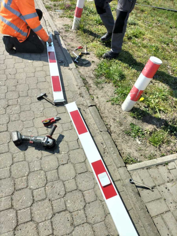 Połamała szlaban w Czernikowie. Heroiczna postawa pasażerki uratowała kierowcę
