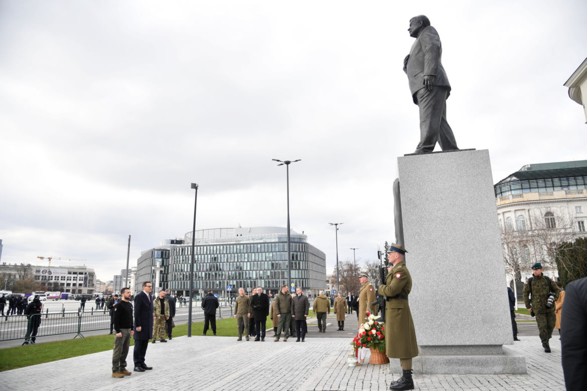 Wołodymyr Zełenski zapalił znicz pod pomnikiem Lecha Kaczyńskiego