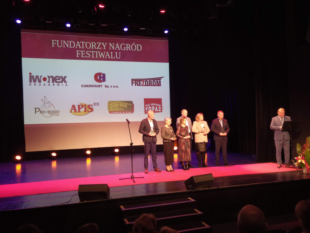 ZOBACZ ZDJĘCIA z gali podsumowującej 10. Festiwal Teatrów Sztuka plus Komercja i z koncertu Roberta Rozmusa