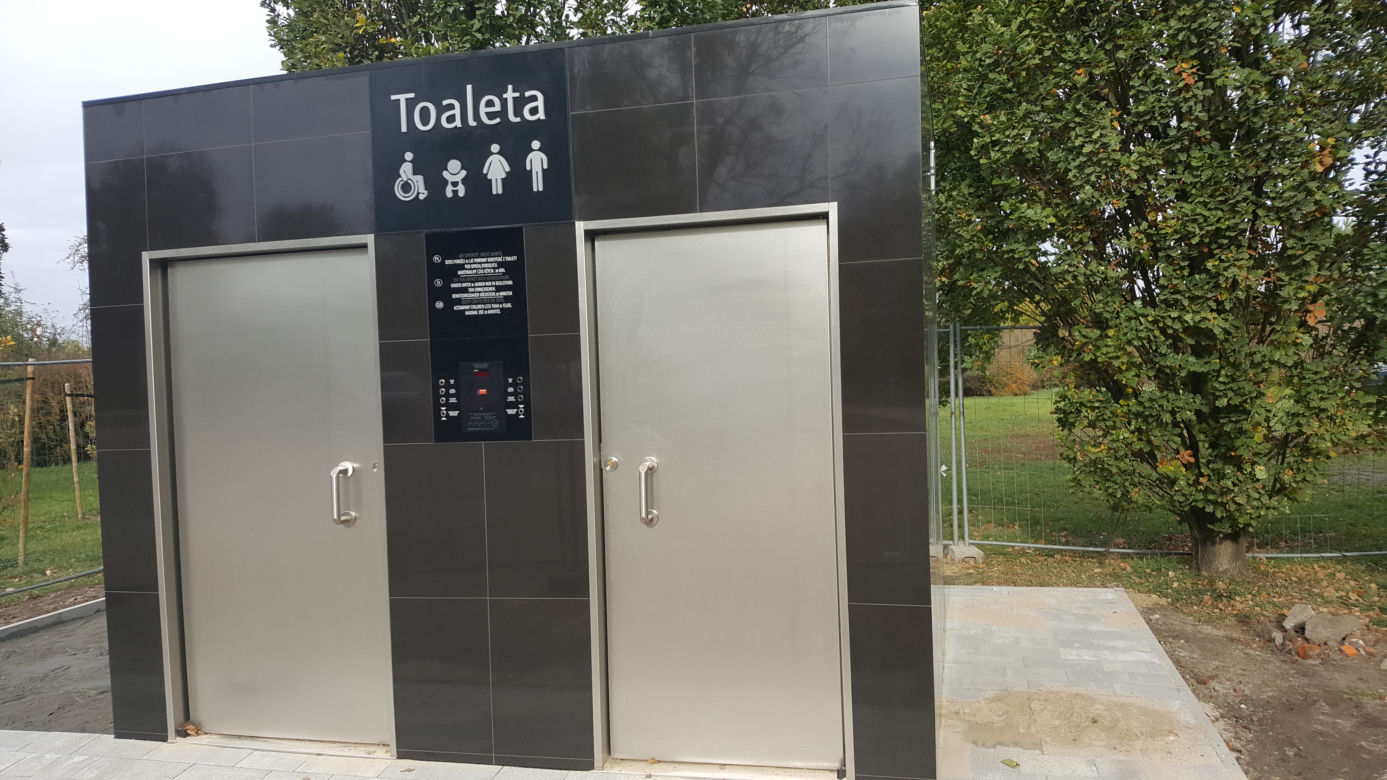 Nowoczesne toalety we wrocławskich parkach. Po 20 minutach włączy się w nich alarm