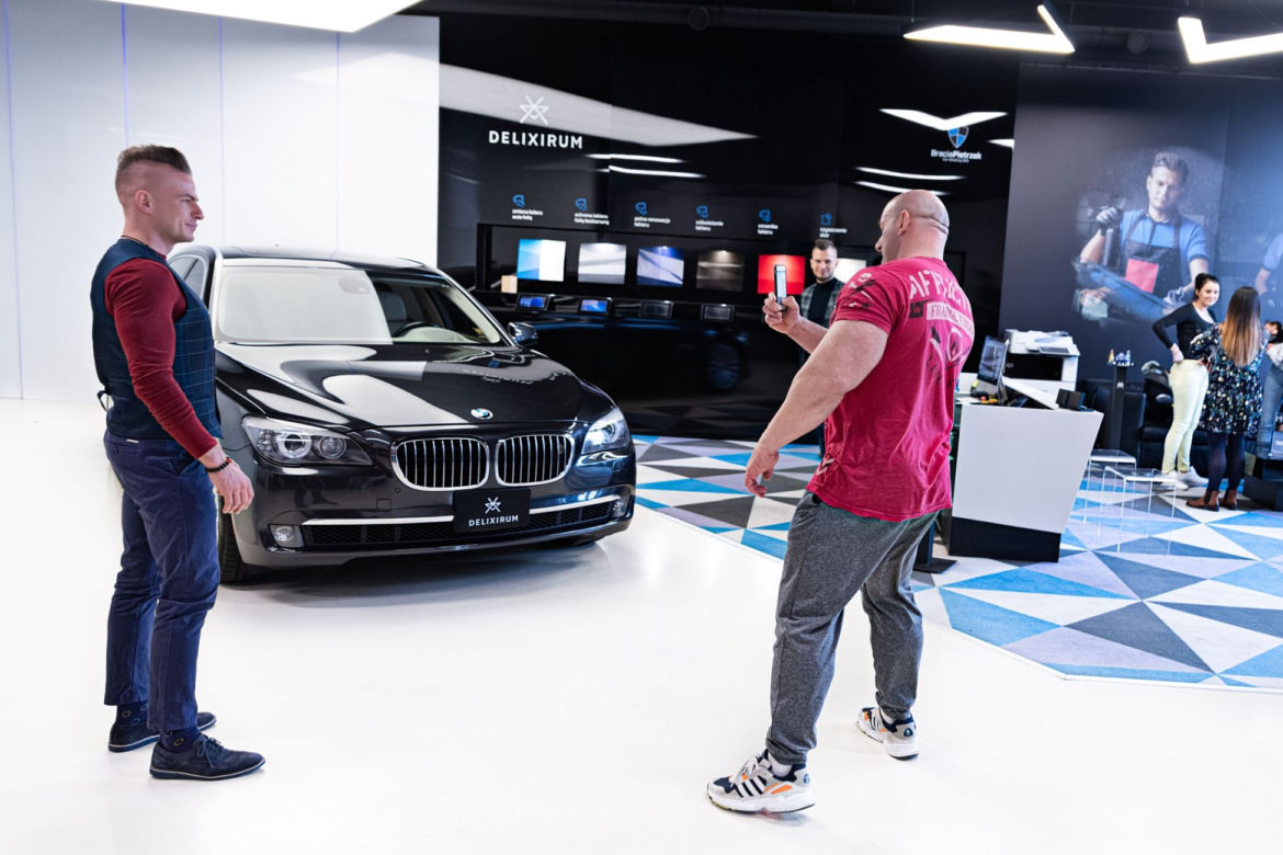 Robert Burneika jeździ wycackanym BMW 750Li