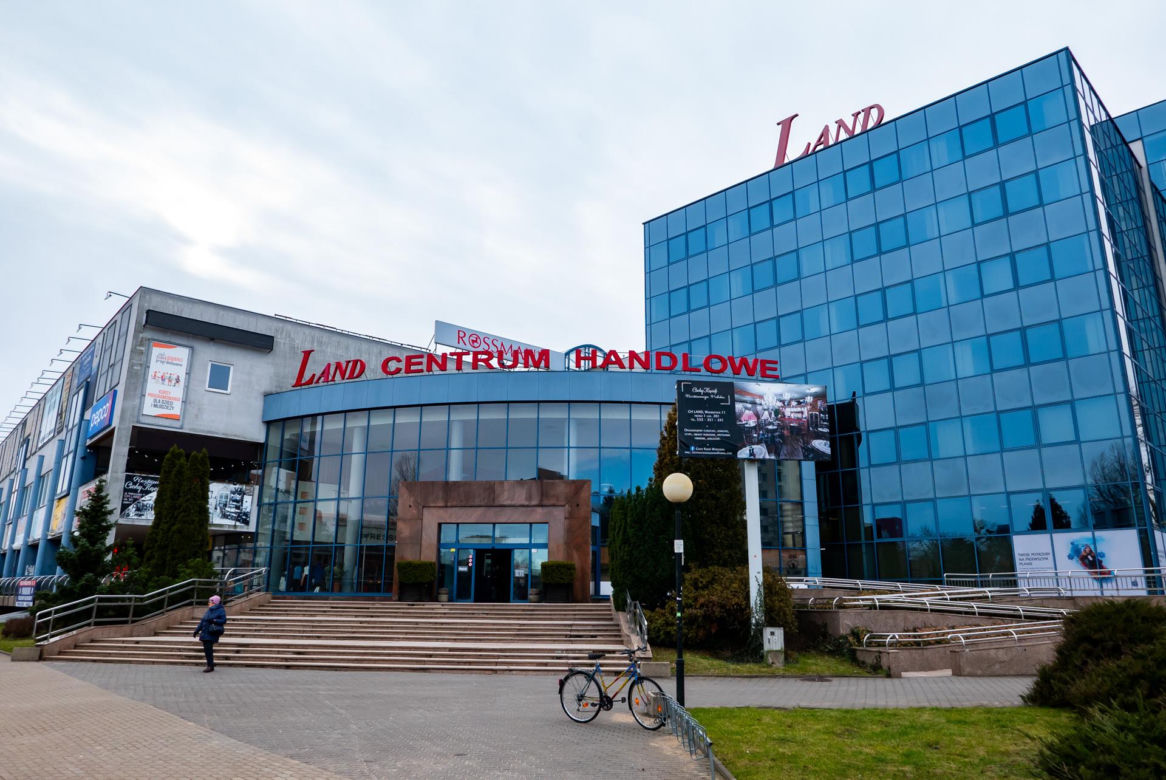 Centrum handlowe Land przy metrze Służew w Warszawie