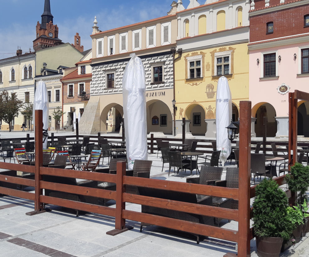 Klienci odwiedzają tarnowski rynek
