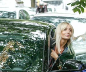 Agnieszka Woźniak Starak jeździ Teslą Model 3