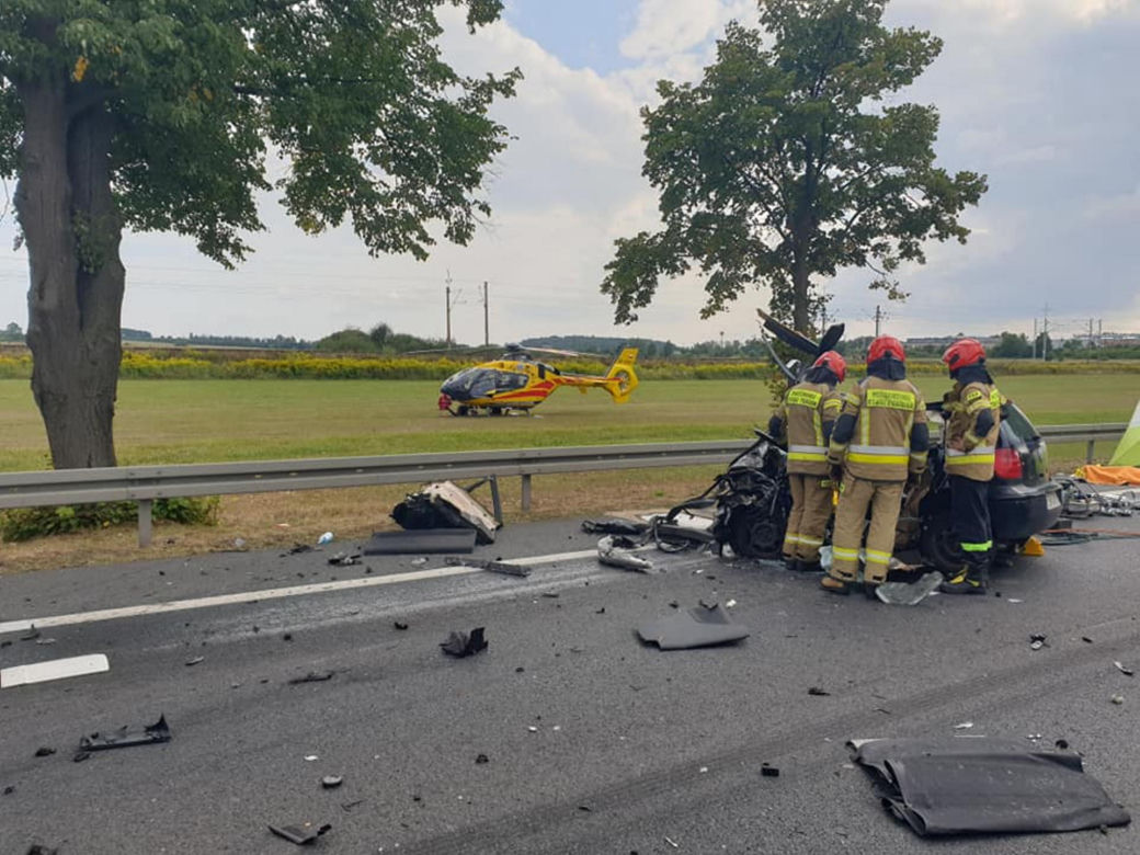 Makabryczny wypadek na DK92 pod Świebodzinem! 39-latka i dwoje dzieci zginęło w zderzeniu z tirem [ZDJĘCIA]