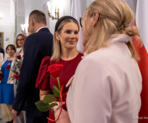 Marta Nawrocka w czerwieni