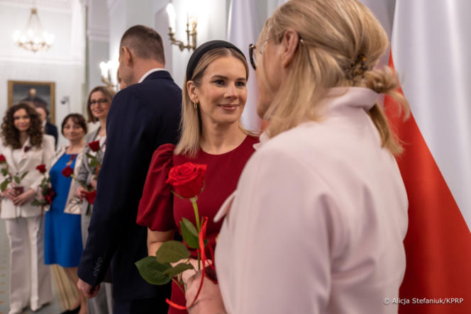 Marta Nawrocka w czerwieni