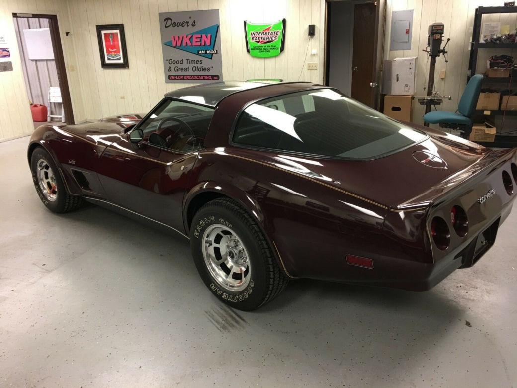 Corvette C3 z przebiegiem 1447 mil 