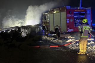 Groźny pożar pod Warszawą. Paliła się hala z odpadami w Nowym Modlinie