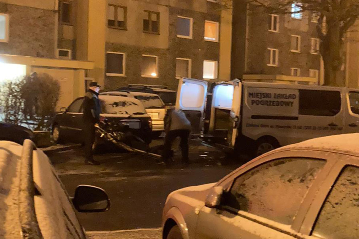 Zadźgał żonę dłutem i wyskoczył z wieżowca