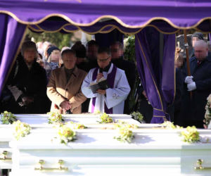 Pogrzeb na cmentarzu ofiar tragedii w Bukowinie Tatrzańskiej