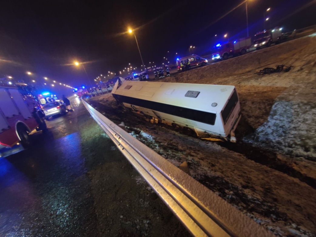 Autostrada A4. Dramatyczna relacja ratowników medycznych z miejsca wypadku autokaru