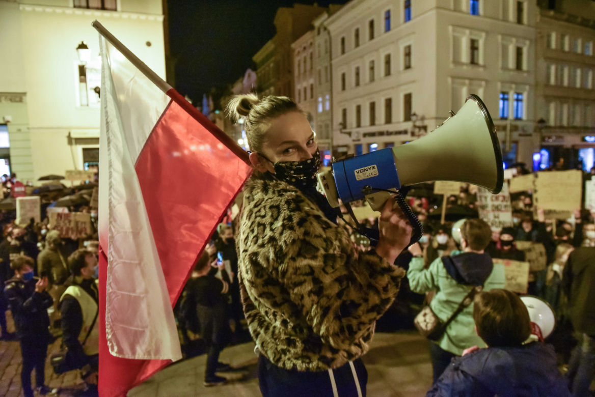 Strajk kobiet w Toruniu. Tańce, straż pod kościołem i wiele więcej - środa (28.10.2020)