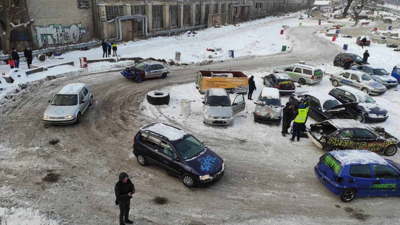 Białystok. Charytatywny Wrak Race Uniwerstal [18.12.2022]