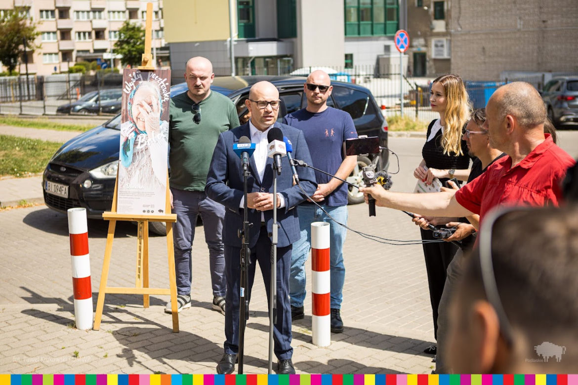 Mural "Wyślij pocztówkę do babci" powróci do Białegostoku. Wiemy kiedy