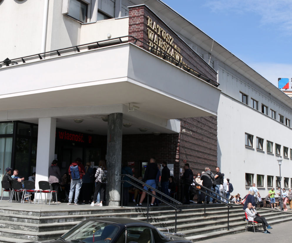 Tłumy szturmują urzędy dzielnic