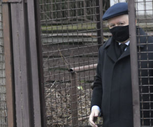 Jarosław Kaczyński zaszczepił się i postraszył buntowników