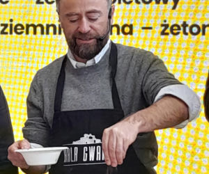  Wielkie gotowanie dla Ukrainy. Wiceprezydent Warszawy ugotował żurek