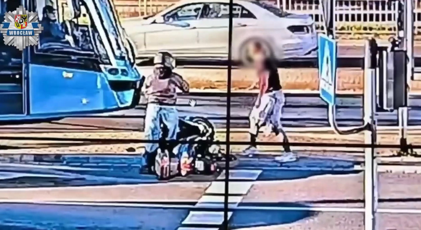 Horror na ulicach Wrocławia! Zaatakował skuterzystę, ukradł Opla i uderzył kobietę w twarz