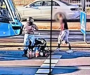 Horror na ulicach Wrocławia! Zaatakował skuterzystę, ukradł Opla i uderzył kobietę w twarz