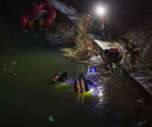 Driftujący kierowca wpadł autem do Odry we Wrocławiu