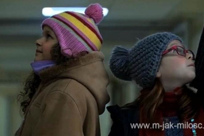 M jak miłość. Ania (Weronika Wachowska), Julia (Emilia Dankwa)
