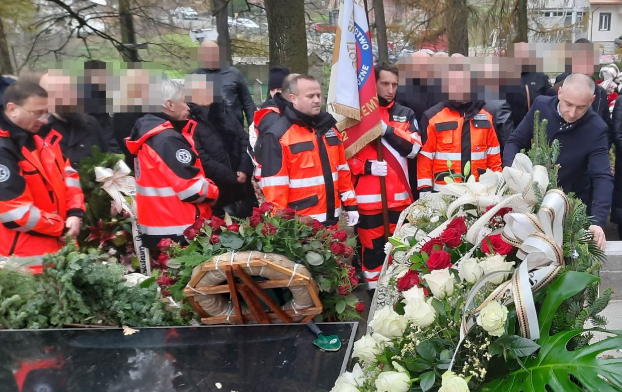 Podkarpackie. Ratownicy pożegnali zmarłą lekarkę [GALERIA]
