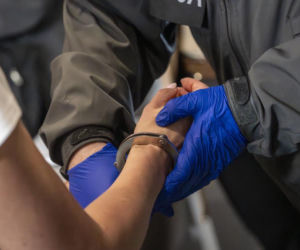 Afera korupcyjna w Pucku! Policjanci zatrzymali na gorącym uczynku 49-letniego urzędnika z  Powiatowego Inspektoratu Nadzoru Budowlanego oraz 41-letnią pośredniczkę