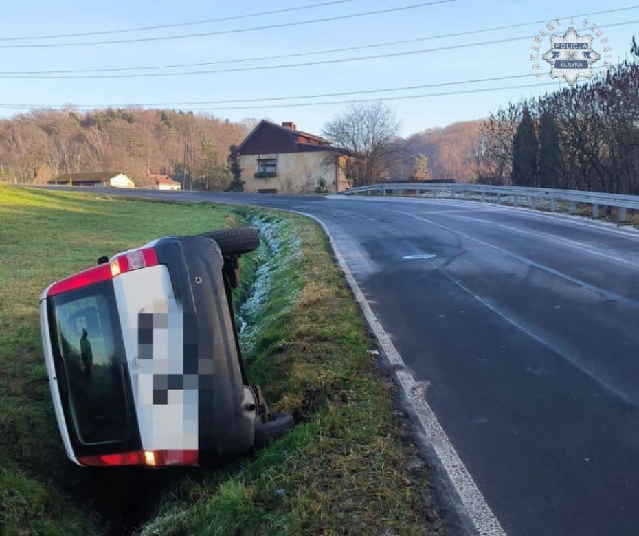 W dwie godziny dwa samochody wylądowały w rowie. "Fatum" w powiecie raciborskim