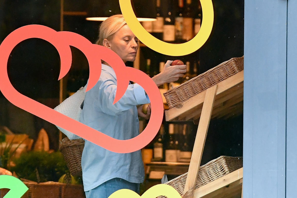 Małgorzata Foremniak bez makijażu kupuje mięso i warzywa