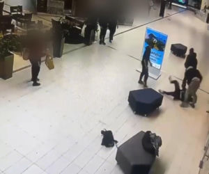 Brutalne pobicie w galerii handlowej. Skatowali ich na oczach klientów