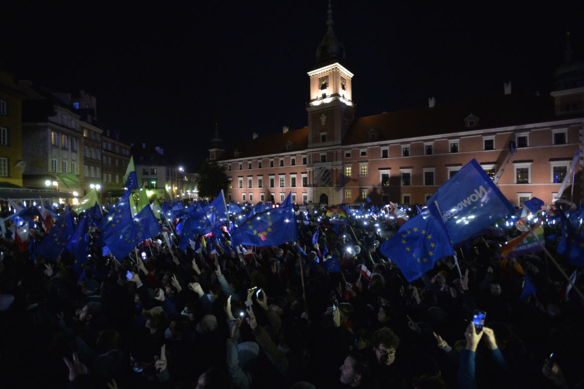 Ogromny protest w Warszawie. Tłumy ruszyły ulicami miasta, nie obyło się bez incydentów.