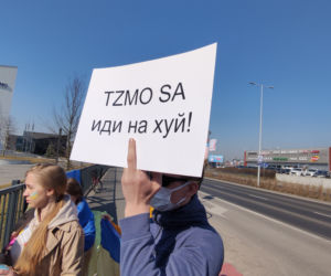 Protest pod siedzibą TZMO. Co dalej z Toruńskimi Zakładami Materiałów Opatrunkowych w Rosji?