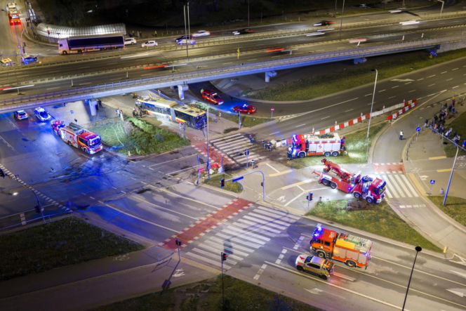 Autobus miejski wjechał w przejście podziemne przy Dworcu Zachodnim