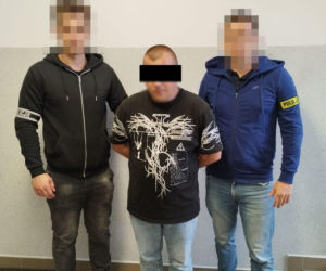 Kompletnie pijany Ukrainiec huknął busem w toyotę. 35-latek będzie deportowany
