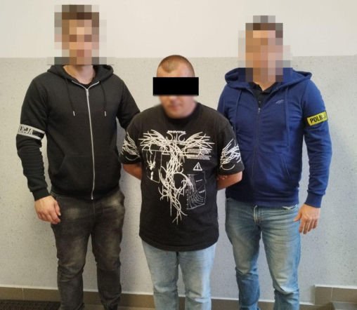 Kompletnie pijany Ukrainiec huknął busem w toyotę. 35-latek będzie deportowany