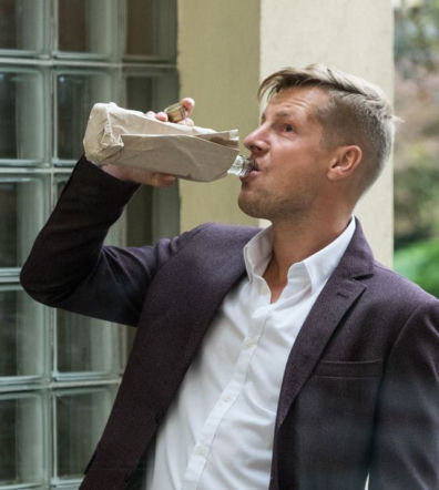 Alkoholizm w serialach. M jak miłość - Paweł (Rafał Mroczek)