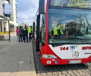 Śląskie: Policjanci prowadzą kontrole w sklepach i autobusach. Nie masz maseczki? Dostaniesz mandat [ZDJĘCIA]