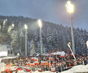 Tłumy kibiców pod Wielką Krokwią w Zakopanem