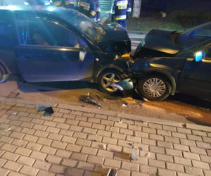 Radomsko: ZASNĘŁA za kółkiem, zjechała na przecwiległy pas. Efekt? CZOŁÓWKA